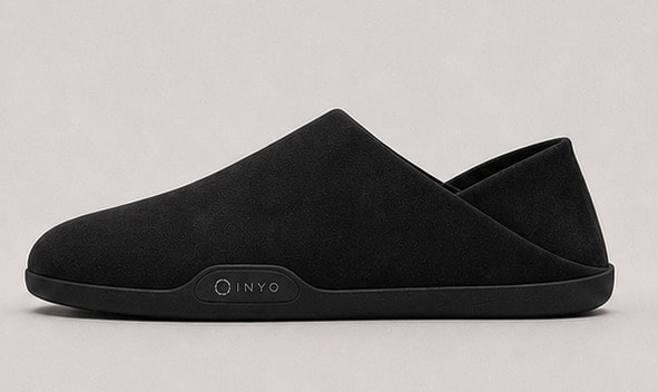 Medial side view of the black Inyo Mule with the Inyo element at the midsole.
